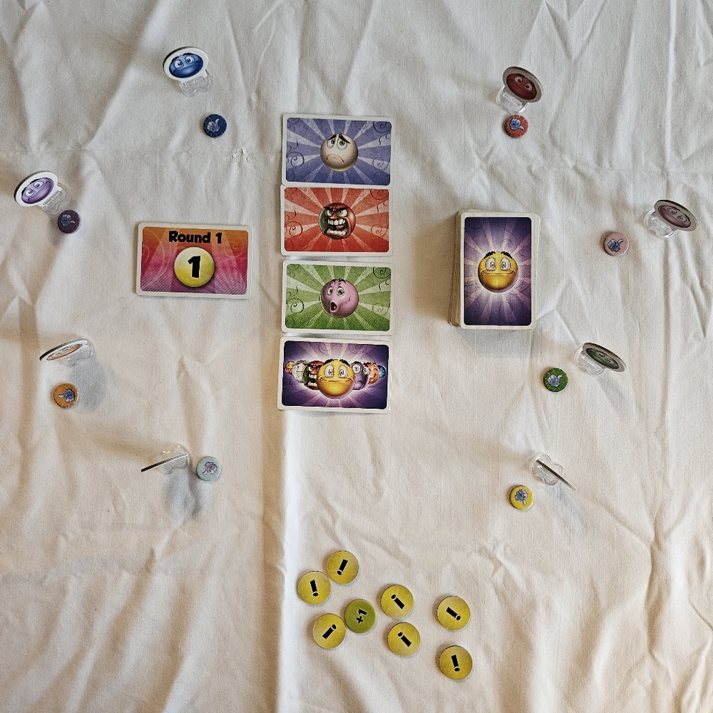 Free if added to a bundle! Smiley Face: a Family Game for 4 to 8 players - Picture 5 of 7